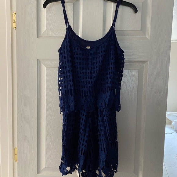 Francesca’s Navy Blue Lace Romper Size Small - Picture 2 of 6